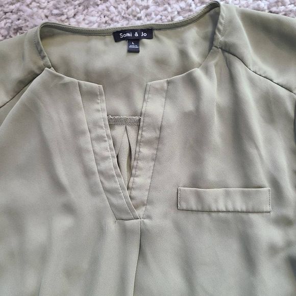 Flowy green blouse - Picture 2 of 7